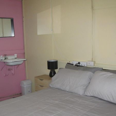 Australian Hotel Winton Budget Hotel Accommodation מראה חיצוני תמונה