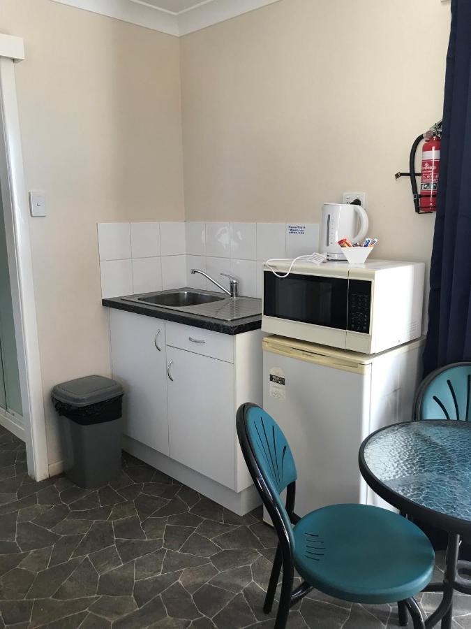 Australian Hotel Winton Budget Hotel Accommodation מראה חיצוני תמונה