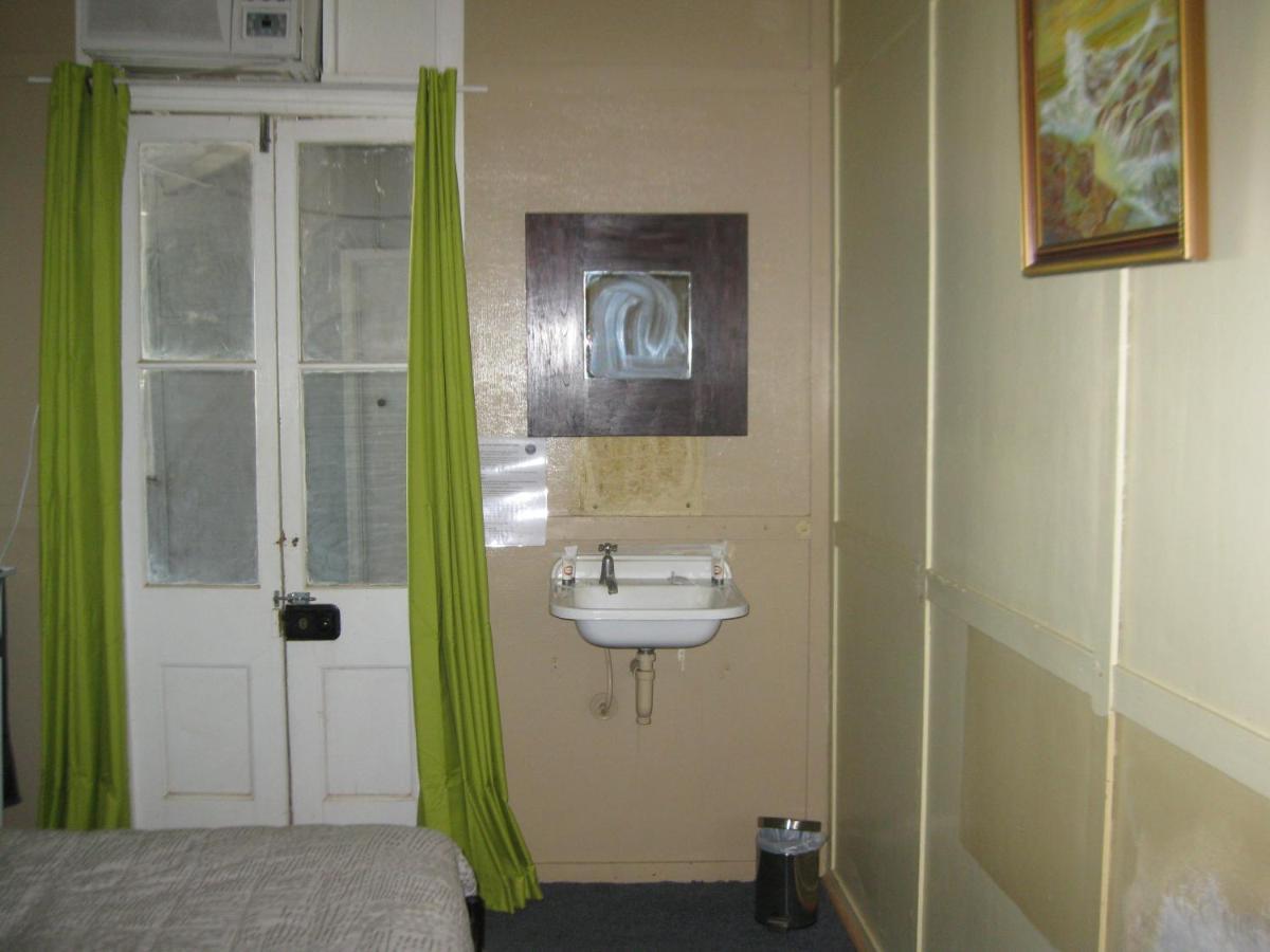 Australian Hotel Winton Budget Hotel Accommodation מראה חיצוני תמונה
