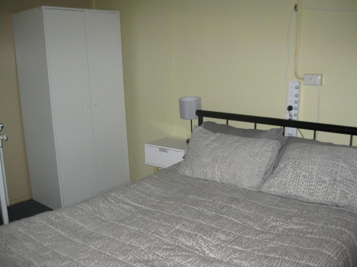 Australian Hotel Winton Budget Hotel Accommodation מראה חיצוני תמונה