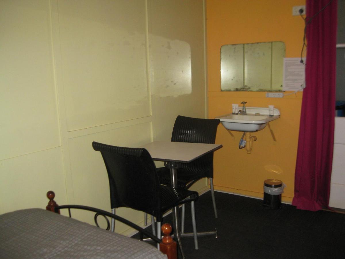 Australian Hotel Winton Budget Hotel Accommodation מראה חיצוני תמונה