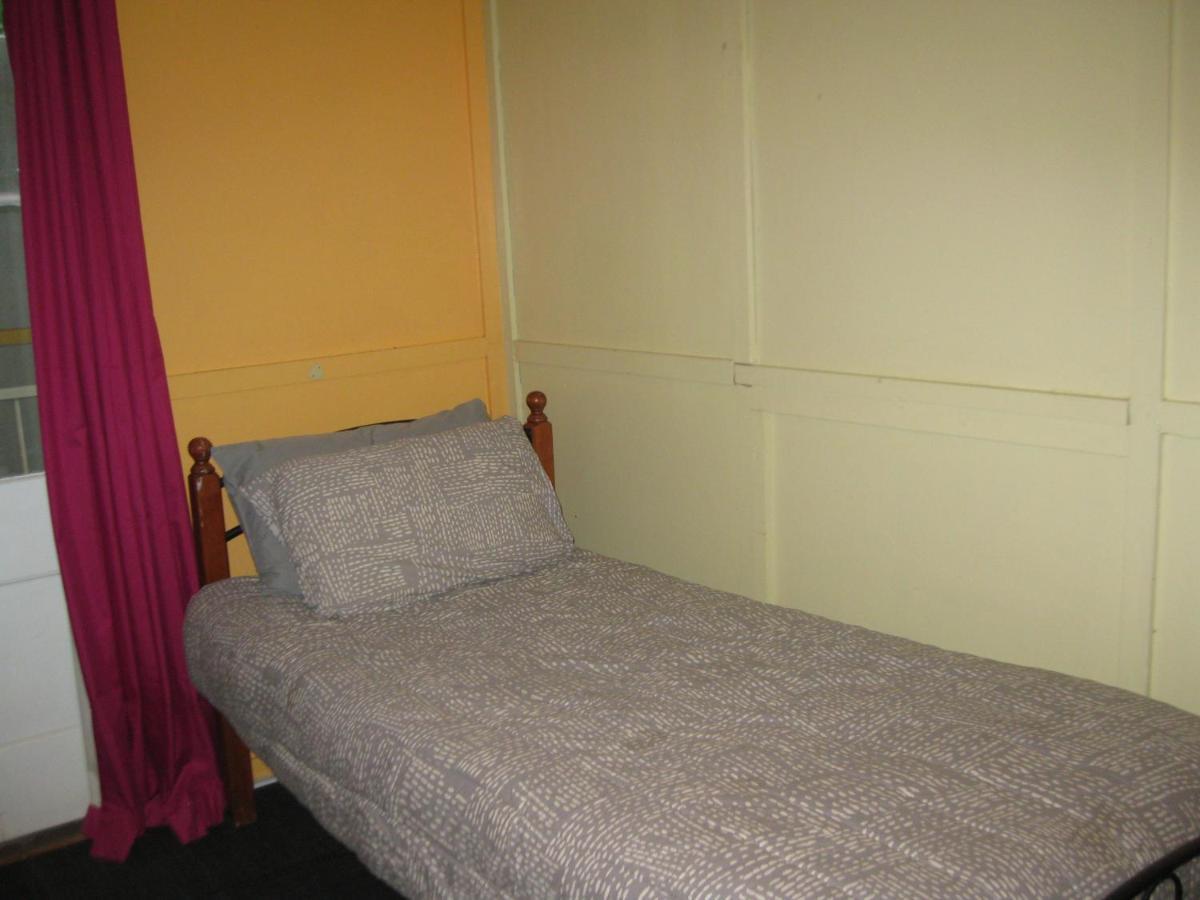 Australian Hotel Winton Budget Hotel Accommodation מראה חיצוני תמונה